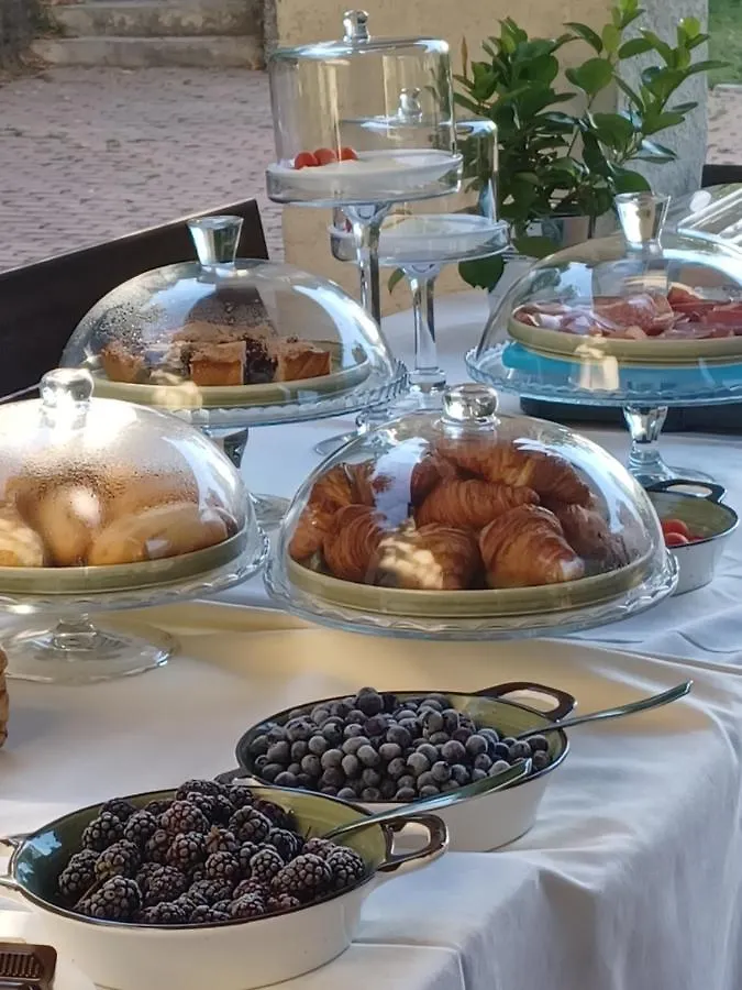 Open Cascina Villa Colico Farm stay